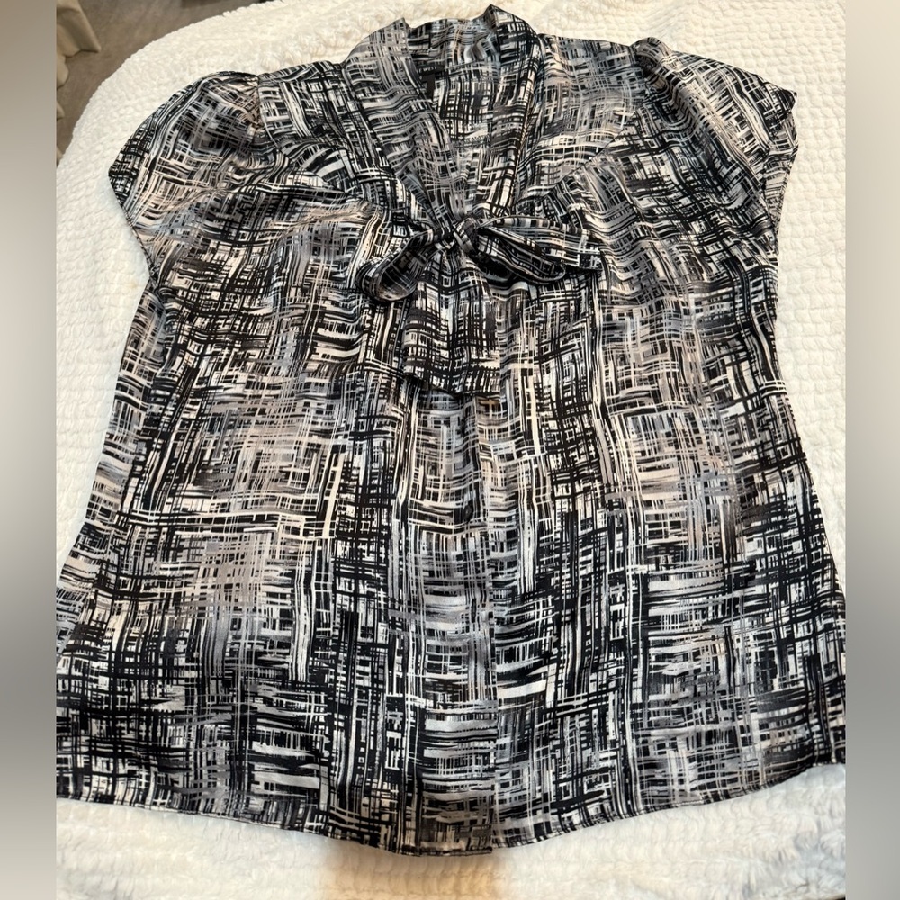 Nine West Silk Sleeveless Blouse with Pussycat Bow Size 8 Black and Gray